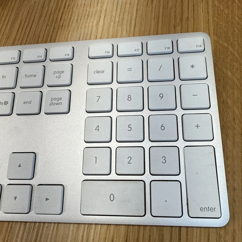 Genuine Apple A1243 Wired USB Keyboard w/Keypad for iMac - Mac Mini - Mac Pro